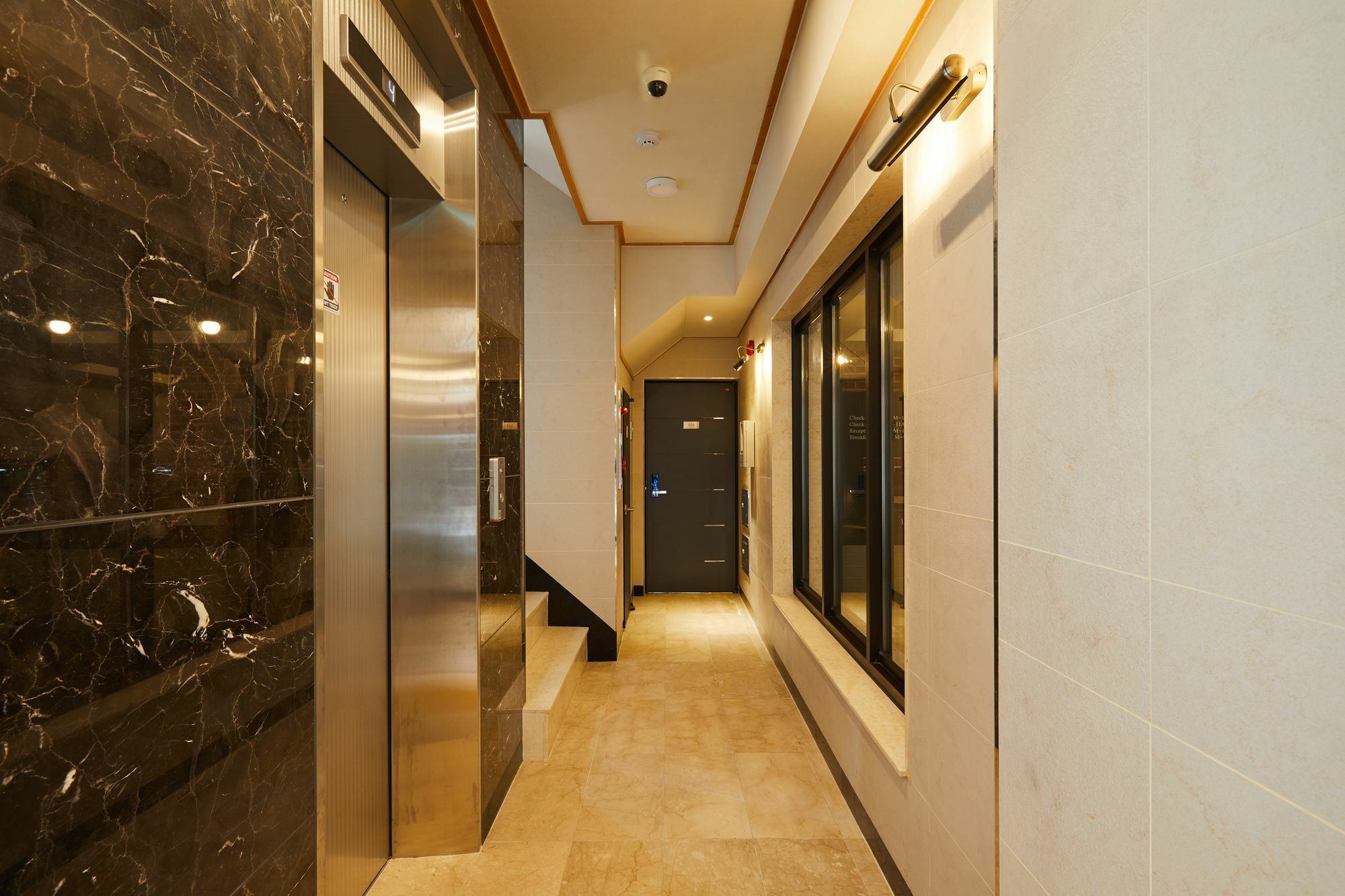 Red Stone Guesthouse โซล ภายนอก รูปภาพ