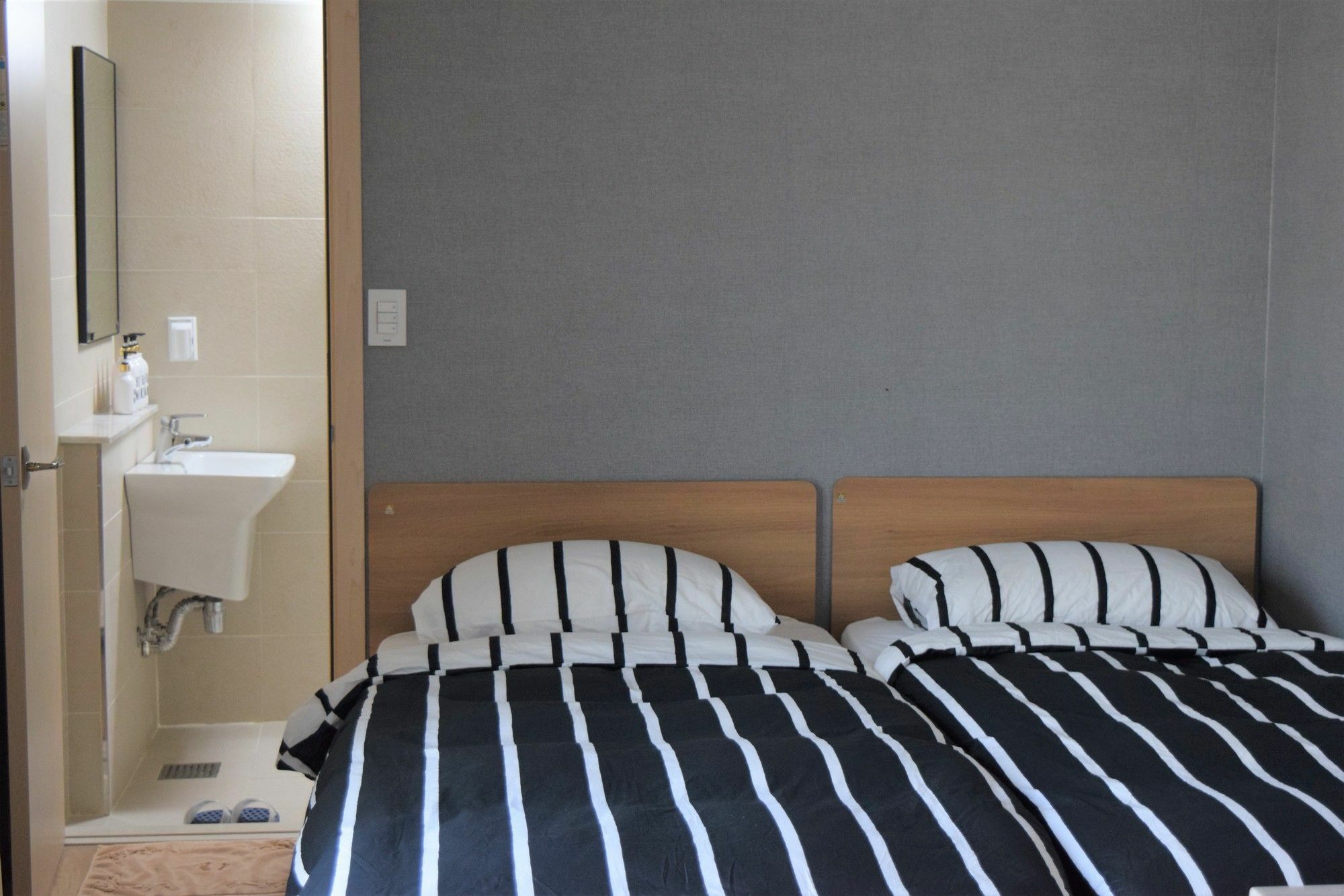 Red Stone Guesthouse โซล ภายนอก รูปภาพ